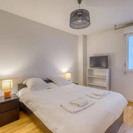 Confortable Avec Parking Et Balcon Lägenhet