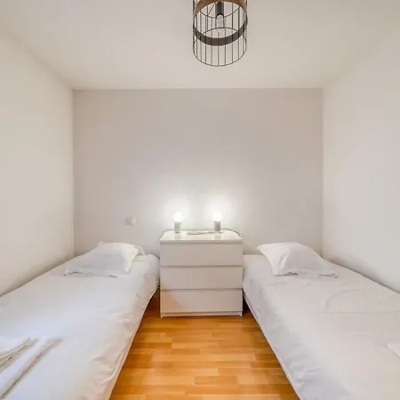 Duplex Confortable Avec Parking Et Balcon Bordeaux