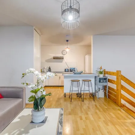 Appartement Duplex Confortable Avec Parking Et Balcon Bordeaux