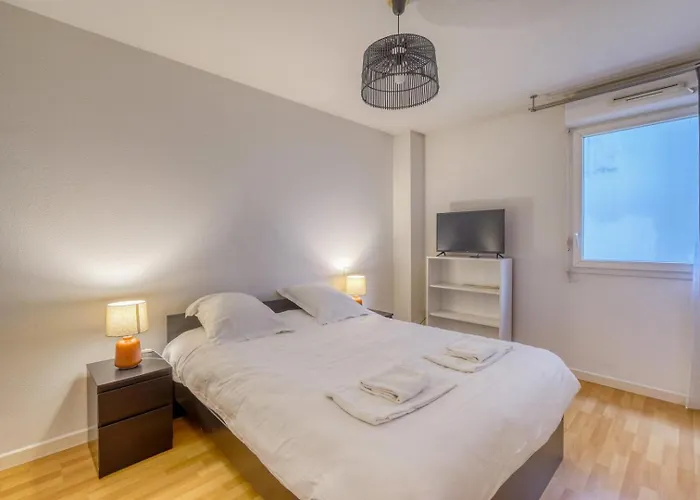 Confortable Avec Parking Et Balcon Lägenhet