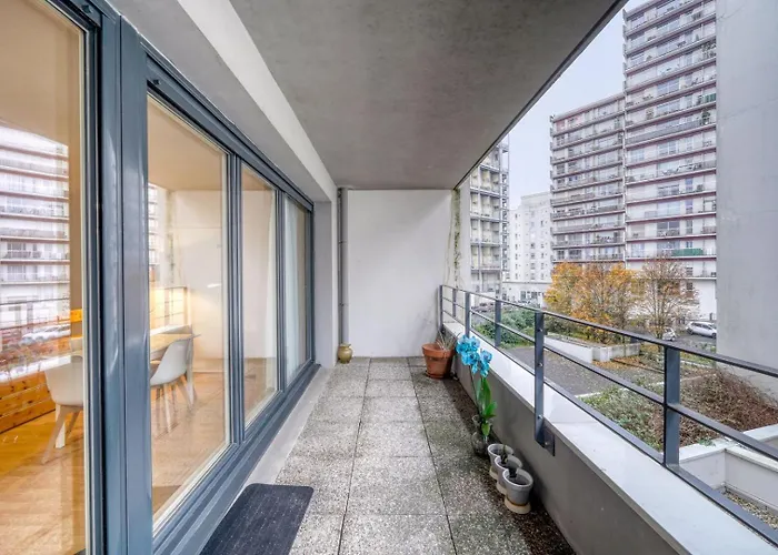 شقة Confortable Avec Parking Et Balcon *