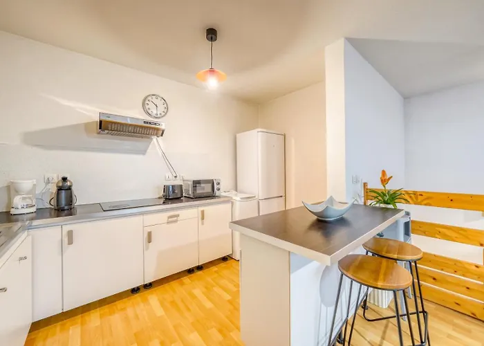 Apartment Duplex Confortable Avec Parking Et Balcon Bordeaux