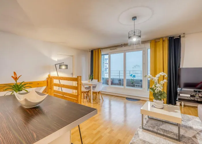 Confortable Avec Parking Et Balcon *